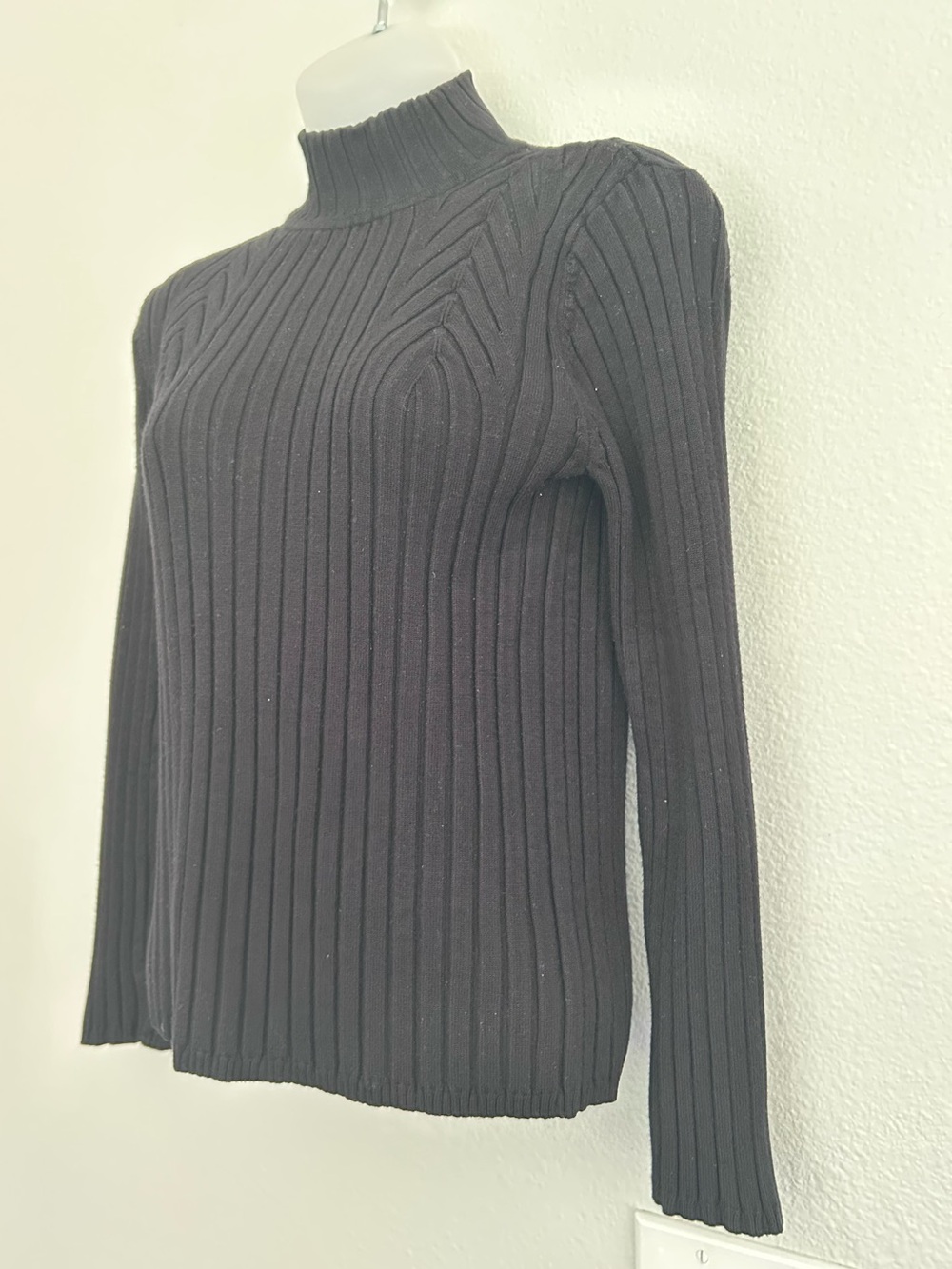 Ribbed Mock Neck Women's Sweater - Black large - Picture 7 of 7
